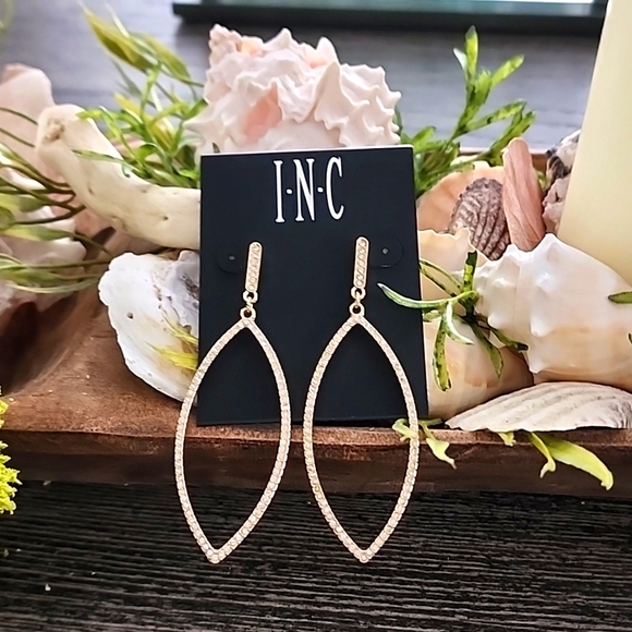 🌟NWT🌟 INC Gold leaf Drop  Earrings w/sparkling pave crystals. Comes with pouch - Picture 1 of 3